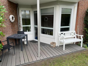 Strandkoenig-Westerland-Terrasse-mit-Garten-Strandnaehe-PKW-Stellplatz